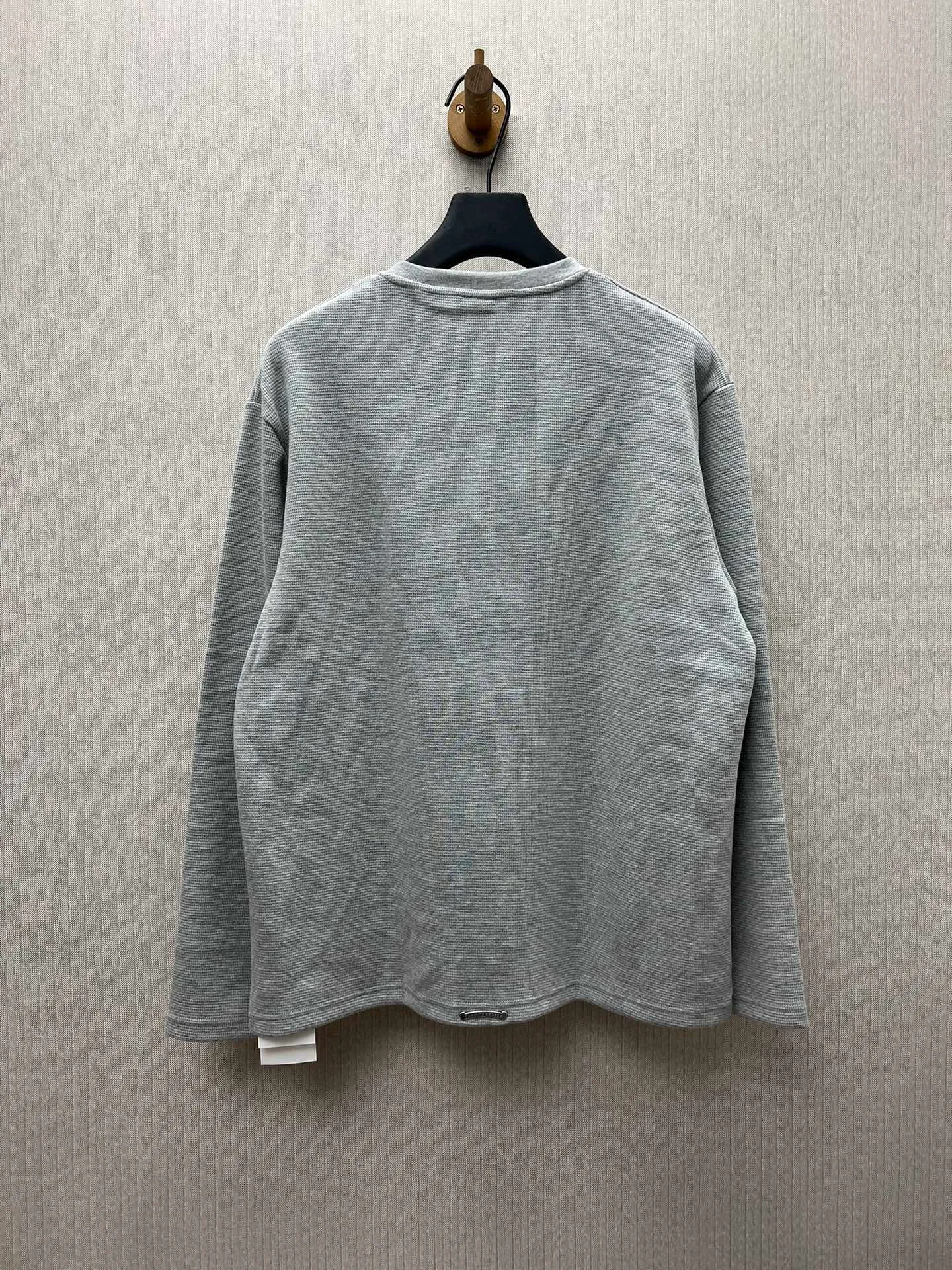 🅿️440 Crow Heart 25SS leather henley collar waffle sweatshirt. The fabric is made of 350g cotton waffle double-layer material before washing. Size: S.M.L